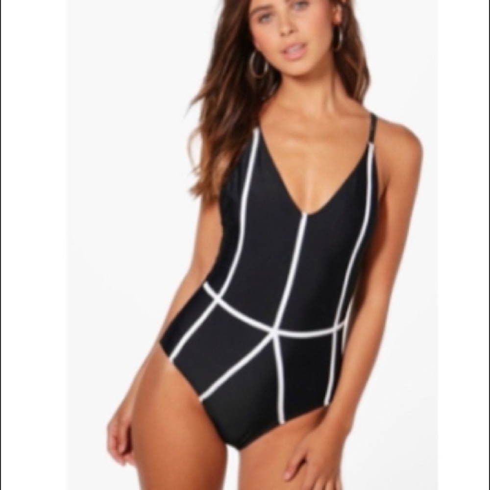 Boohoo petite contrast piping swimsuit